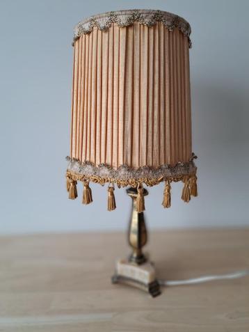 Vintage Lamp / tafellamp met koperen voet         beschikbaar voor biedingen