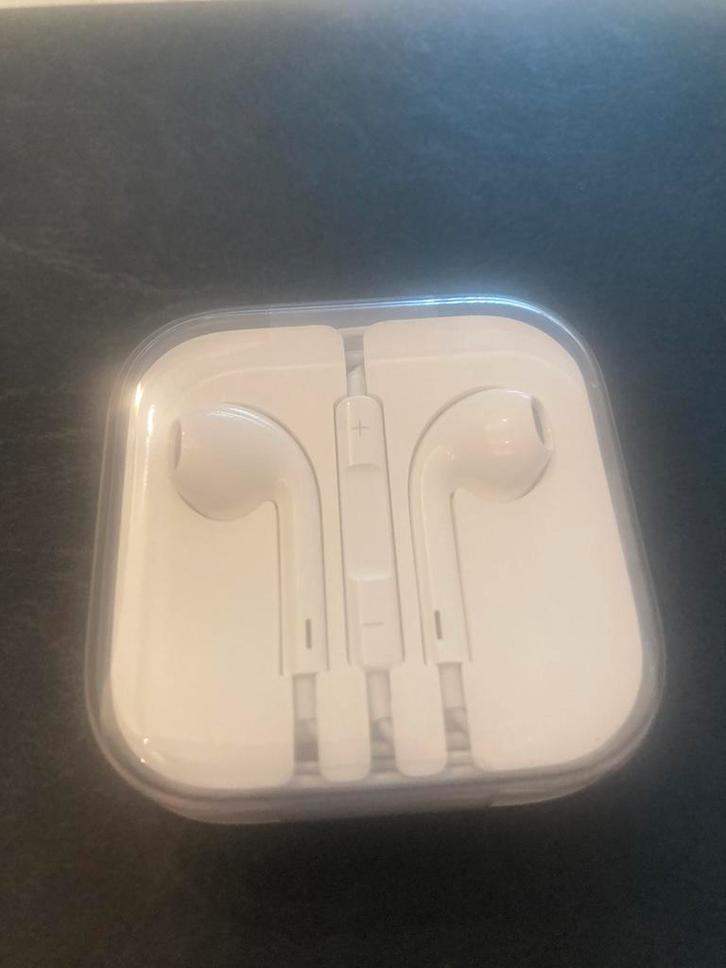 Apple EarPods (3,5 mm jack) — Origineel en nieuw verpakt., Telecommunicatie, Mobiele telefoons | Oordopjes, Nieuw, In oorschelp (earbud)