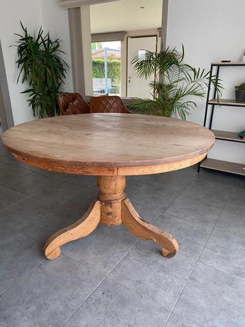 Houten ronde eetkamer tafel beschikbaar voor biedingen