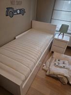 Éénpersoonsbed met nachtkastje, lamp, matras, donsdeken..., Huis en Inrichting, Slaapkamer | Bedden, Ophalen