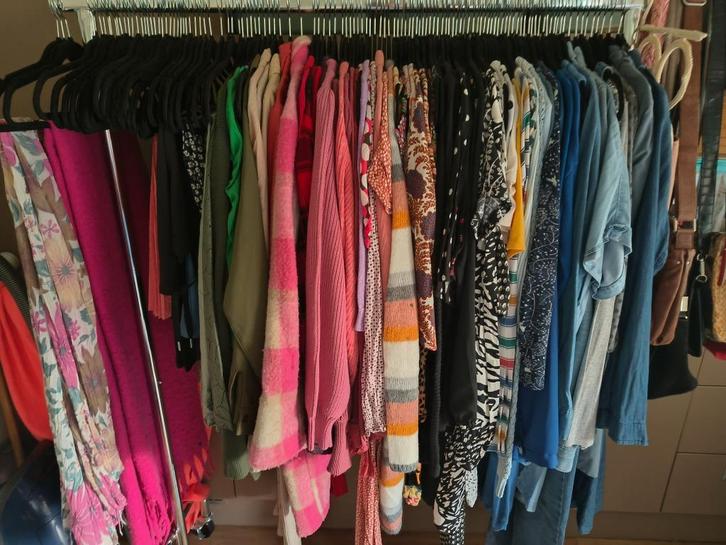 Kledij maat S/M/L, Kleding | Dames, Dames-kledingpakketten, Zo goed als nieuw, Maat 36 (S), Ophalen