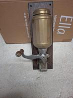 antieke koffie molen, Enlèvement