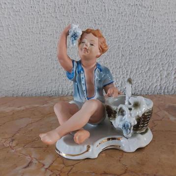 Figurine en porcelaine de la société ARPO, Curtea de Arges