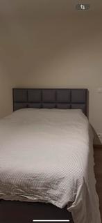 Bed 140x200 in zeer goeie staat + topper inbegrepen, Huis en Inrichting, Slaapkamer | Boxsprings, Ophalen, 140 cm, Zo goed als nieuw