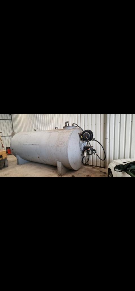 réservoir de carburant avec pompe à carburant + lot 12000L, Articles professionnels, Machines & Construction | Grues & Excavatrices
