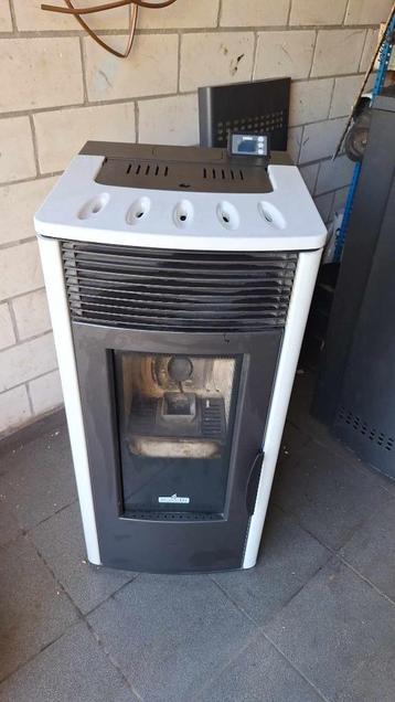 pelletkachel ravelli  7 kw mavi, Huis en Inrichting, Ophalen of Verzenden, Zo goed als nieuw, Overige brandstoffen, Pelletkachel
