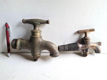 2 antieke bronzen tuin kranen uit zandmallen beschikbaar voor biedingen