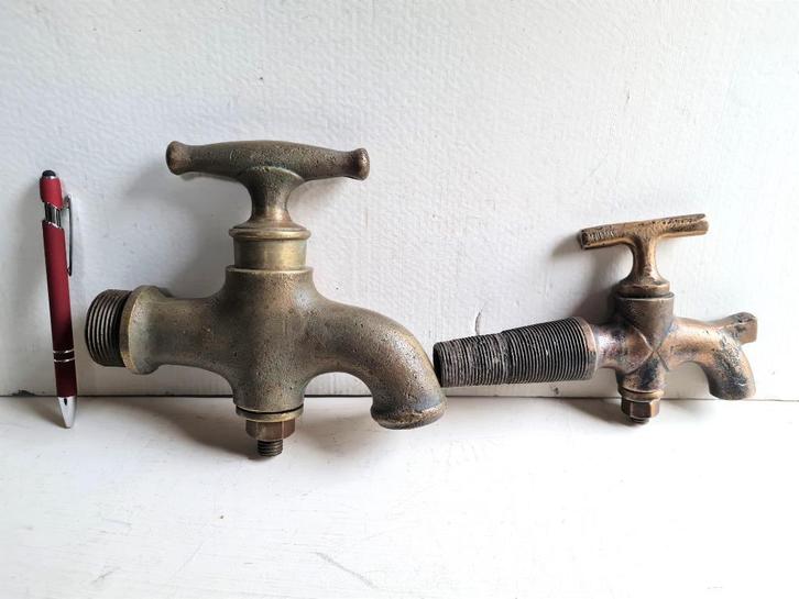 2 antieke bronzen tuin kranen uit zandmallen, Antiek en Kunst, Antiek | Brons en Koper, Brons, Ophalen of Verzenden
