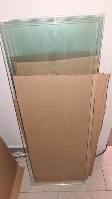 A donner 8 étagères vitrine  beschikbaar voor biedingen