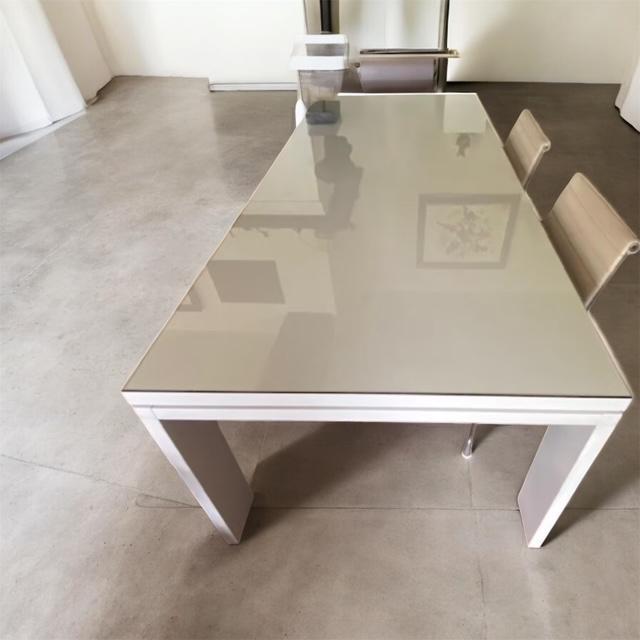 Table au design blanc élégant avec plateau en verre, Maison & Meubles, Bureaux, Bureau, Enlèvement