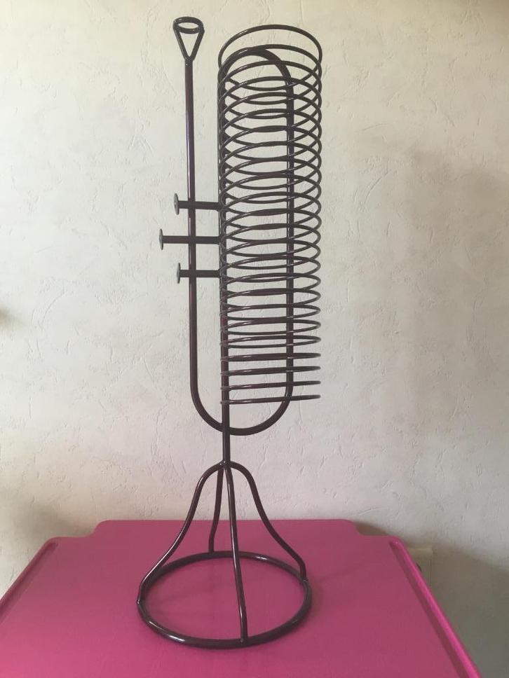 Smeedijzeren cd-houder in de vorm van een trompet, Huis en Inrichting, Overige Huis en Inrichting, Zo goed als nieuw, Ophalen