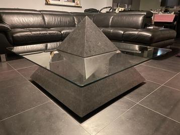 table basse pierre bleue pyramide verre