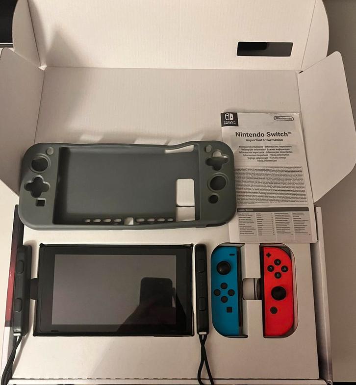 Console Nintendo switch + accessoires, Consoles de jeu & Jeux vidéo, Consoles de jeu | Nintendo Switch, Comme neuf, Switch Original