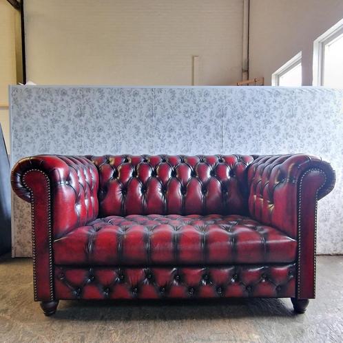 Chesterfield Brighton 2-zits Bank – Antiek Rood Leer, Antiek en Kunst, Antiek | Meubels | Stoelen en Sofa's, Ophalen