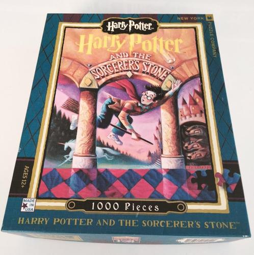 New York Puzzle Co - Harry Potter Sorcerer's Stone - 1000 st, Hobby en Vrije tijd, Denksport en Puzzels, Zo goed als nieuw, Legpuzzel