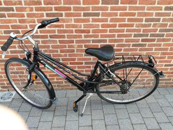 Dames grote meisjes fiets perfect in orde lees beschrijving  beschikbaar voor biedingen