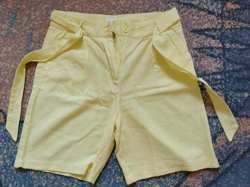 Gele linnen korte damesshort + riem maat 42 - Nieuw, Kleding | Dames, Broeken en Pantalons, Nieuw, Maat 42/44 (L), Geel, Kort