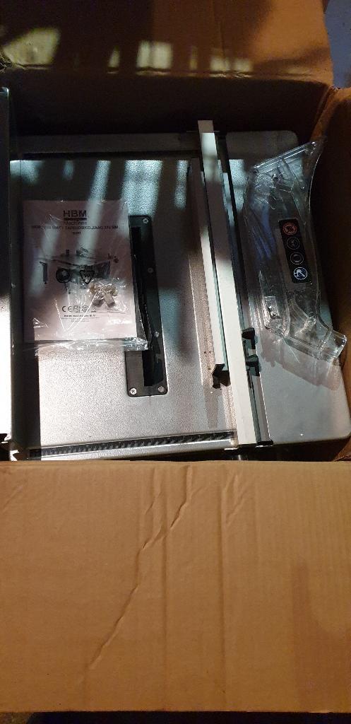 Tafelcirkelzaag, Doe-het-zelf en Bouw, Gereedschap | Zaagmachines, Nieuw, Cirkelzaag, 600 tot 1200 watt, 70 mm of meer, Ophalen