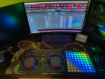 Pioneer dj set met hoofdtelefoon en met novation  launchpad disponible aux enchères