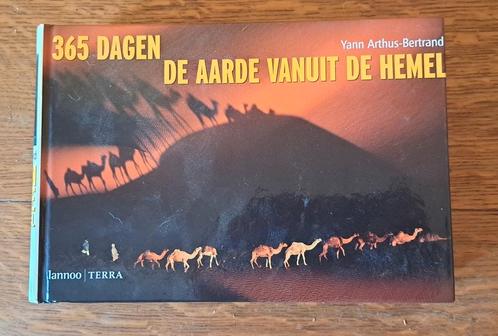365 Dagen - De aarde vanuit de hemel, Boeken, Overige Boeken, Zo goed als nieuw, Ophalen