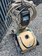 Zwembadrobot doet vloer, Ophalen
