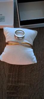 Bracelet et bague en argent et orange, Enlèvement