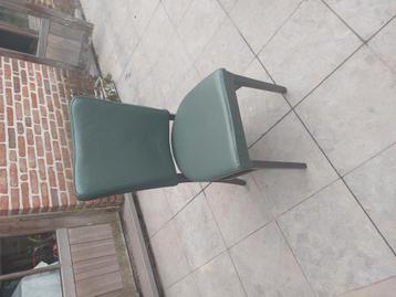 13 stoelen beschikbaar voor biedingen