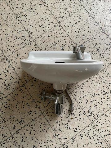 Te koop handwasbakje toilet  beschikbaar voor biedingen