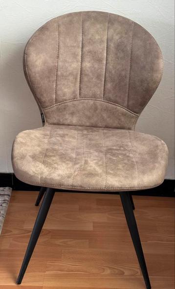 6 tafelstoelen / stoelen beschikbaar voor biedingen