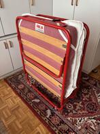Op plooibaar 1-persoonsbed met matras en lattenbodem, Ophalen, Zo goed als nieuw