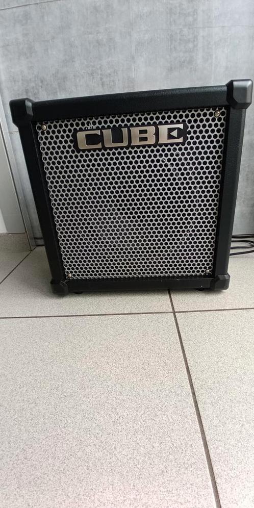 Electrische gitaar versterker roland cube 40 watt, Muziek en Instrumenten, Versterkers | Bas en Gitaar, Ophalen