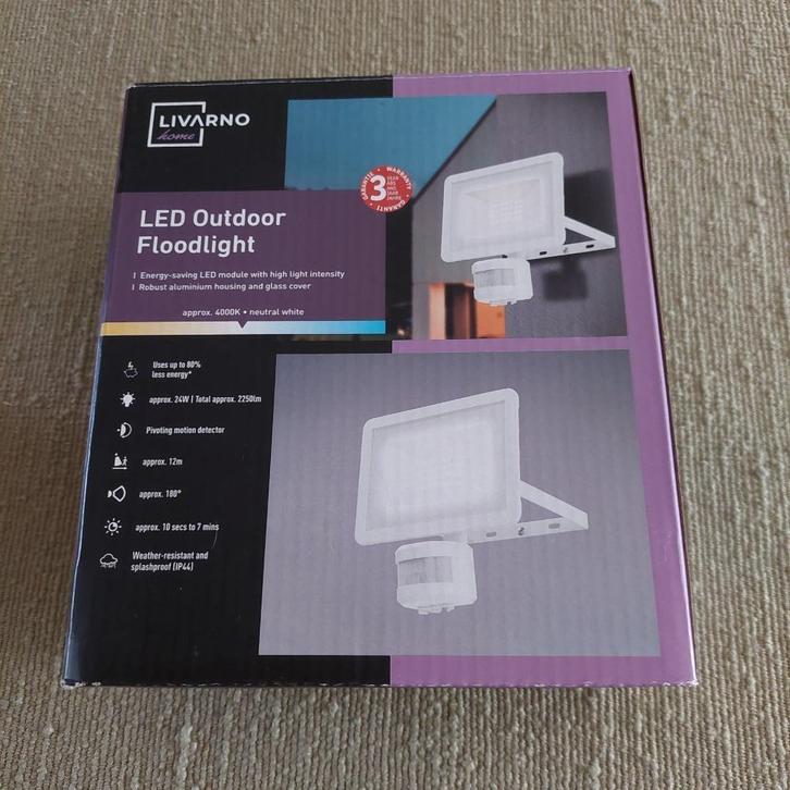 Witte LED - buitenschijnwerper, Huis en Inrichting, Lampen | Spots, Nieuw, Plafondspot of Wandspot, Metaal of Aluminium, Led, Ophalen of Verzenden