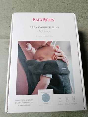 Baby Bjorn mini draagzak met regenhoes beschikbaar voor biedingen