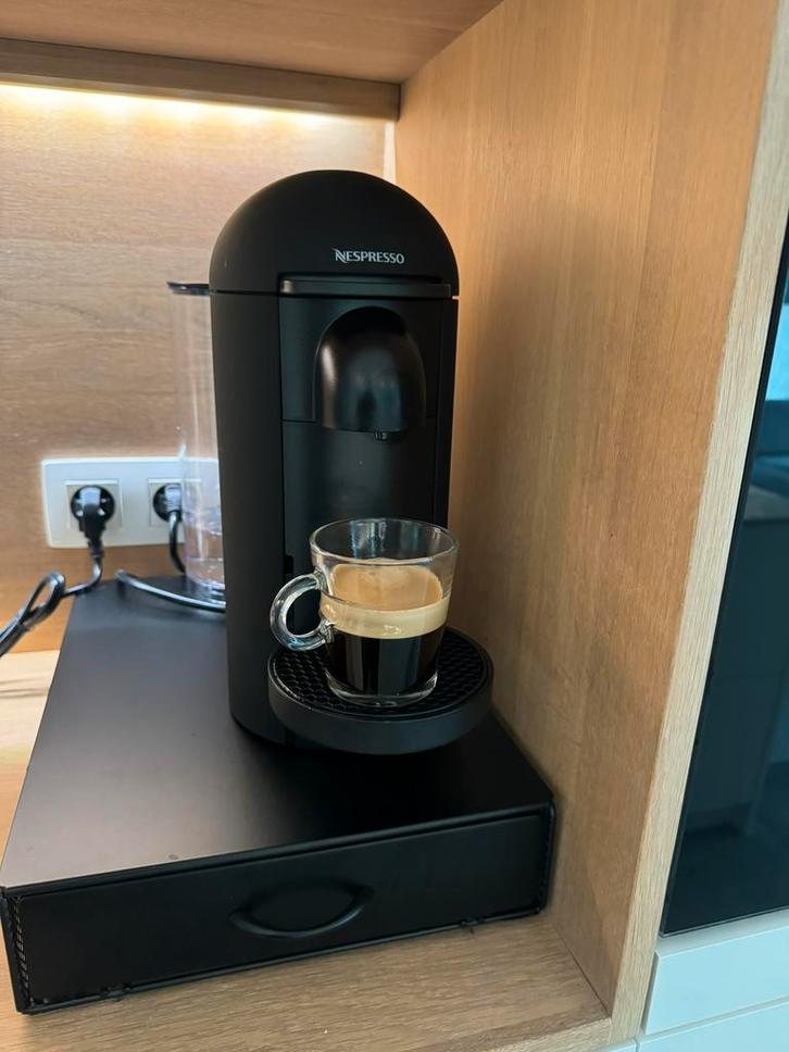 Vertuo Plus Deluxe Round Top Matt Black, Elektronische apparatuur, Koffiezetapparaten, Zo goed als nieuw, Koffiemachine, Ophalen