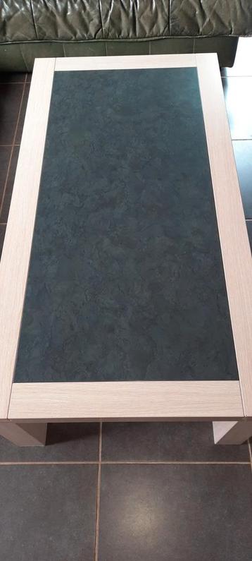 Grote salontafel hout met zwarte leisteenlook