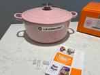 NIEUW: Le Creuset Chiffon Pink 24 cm in de doos, Huis en Inrichting, Gietijzer, Nieuw, Ophalen of Verzenden, Keramische plaat