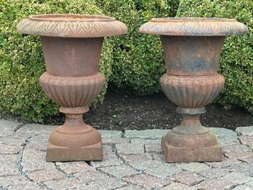 gietijzeren tuinvazen  - hoogte 36 cm  beschikbaar voor biedingen