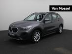 BMW X1 sDrive16dA (85 kW) LEDER | Zetelverwarming | NAVI | C, Auto's, BMW, Stof, Bedrijf, 3 cilinders, Zilver of Grijs