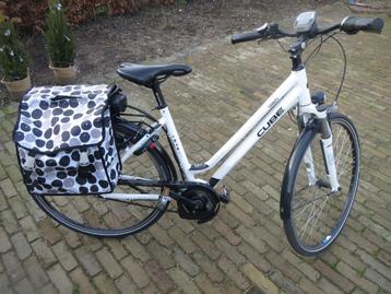 Cube E bike damesfiets met Bosch midden motor