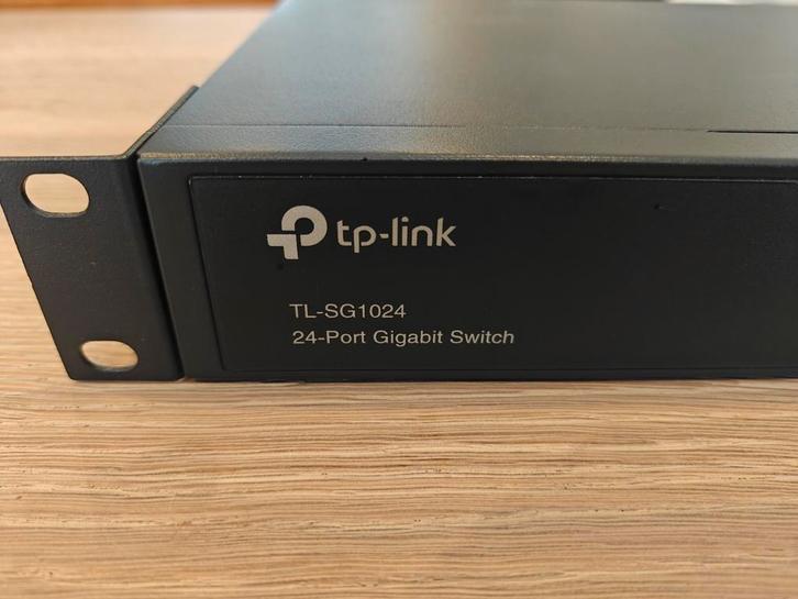 TP-Link TL-SG1024 – 24-poort Gigabit switch, in prima staat, Computers en Software, Netwerk switches, Zo goed als nieuw, Ophalen of Verzenden