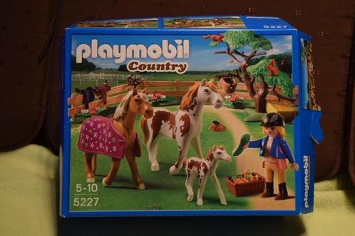 Playmobil Country 5227 : paddock met paardenfamilie, in doos, Kinderen en Baby's, Speelgoed | Playmobil, Zo goed als nieuw, Complete set