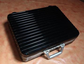 Rimowa Attache Case, Enlèvement