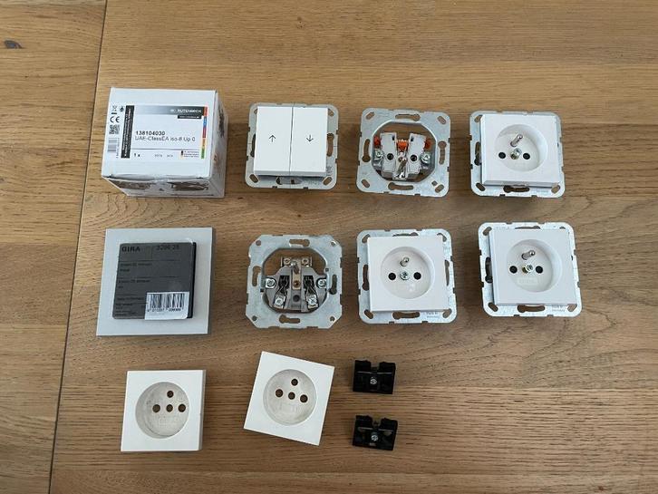 Gira schakelmateriaal – merendeel ongebruikt, Doe-het-zelf en Bouw, Elektriciteit en Kabels, Gebruikt, Schakelaar, Ophalen of Verzenden