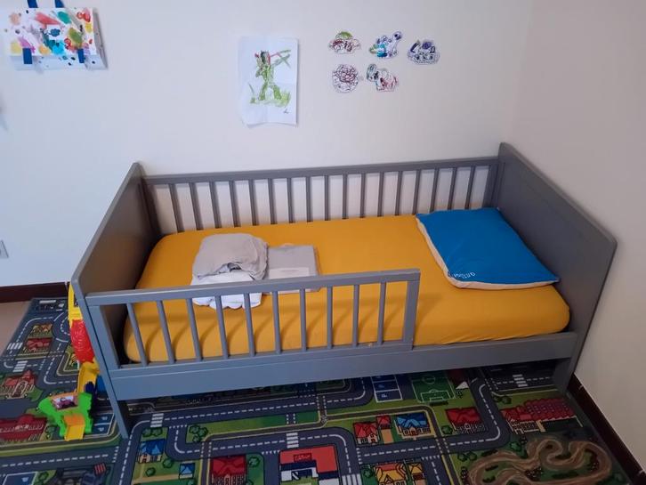 Grijs peuterbed Petite Amélie = 140 x 70 cm + matras etc, Kinderen en Baby's, Kinderkamer | Bedden, Lattenbodem, Matras, Ophalen