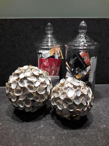 Luxueuze decoratiebollen met parelmoerschelpen - 2 stuks beschikbaar voor biedingen
