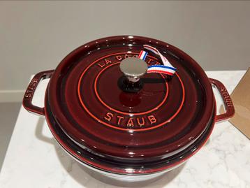 NIEUWE Staub Grenadine 24 cm 3,7 liter in de doos beschikbaar voor biedingen