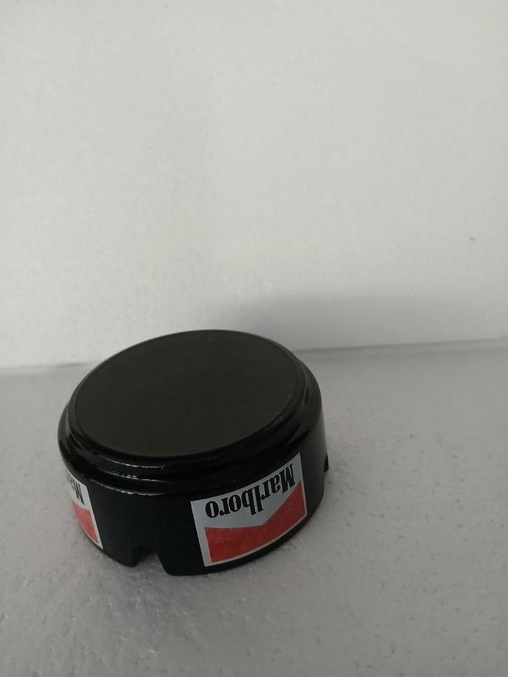 Kleine MARLBORO asbak in perfecte staat, Verzamelen, Rookartikelen, Aanstekers en Luciferdoosjes, Zo goed als nieuw, Asbak, Ophalen of Verzenden