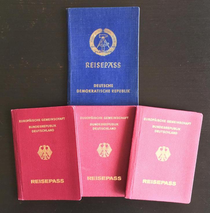Lot 4 vintage paspoorten Reisepass DDR BRD 1982-1991-1997., Verzamelen, Retro, Overige typen, Ophalen