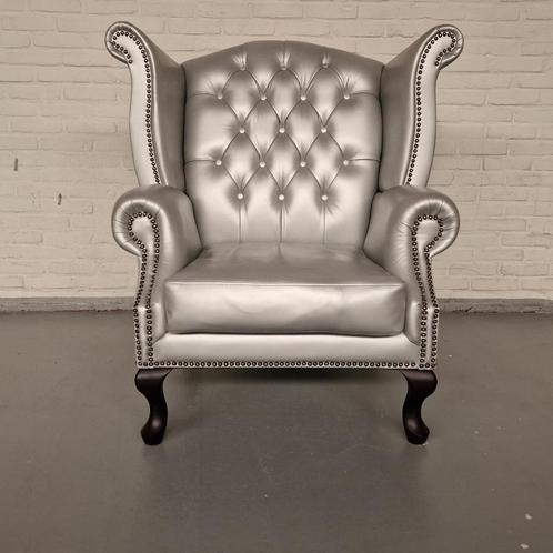 King Classic Chesterfield Fauteuil – Zilver, Leer, Antiek en Kunst, Antiek | Meubels | Stoelen en Sofa's, Ophalen