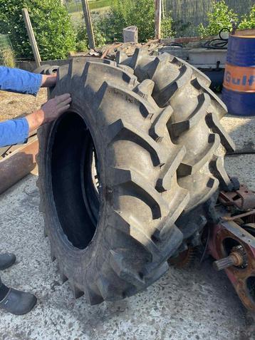 2x Danubio Tractor band 12.4/11-28R beschikbaar voor biedingen